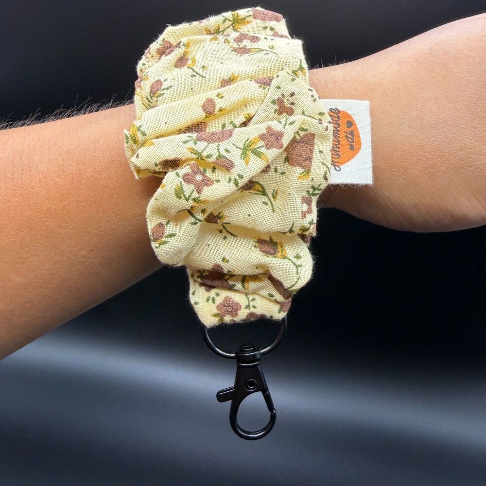 Handmade One Sz Scrunchie Key Fob Wristlet Womens Yellow Floral Cotton Keychain